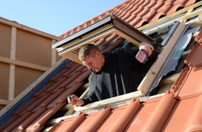 Pose de fenêtres de toit Velux à Treffrin